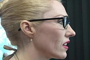 看一下老妇人性生活视频在线观看网站